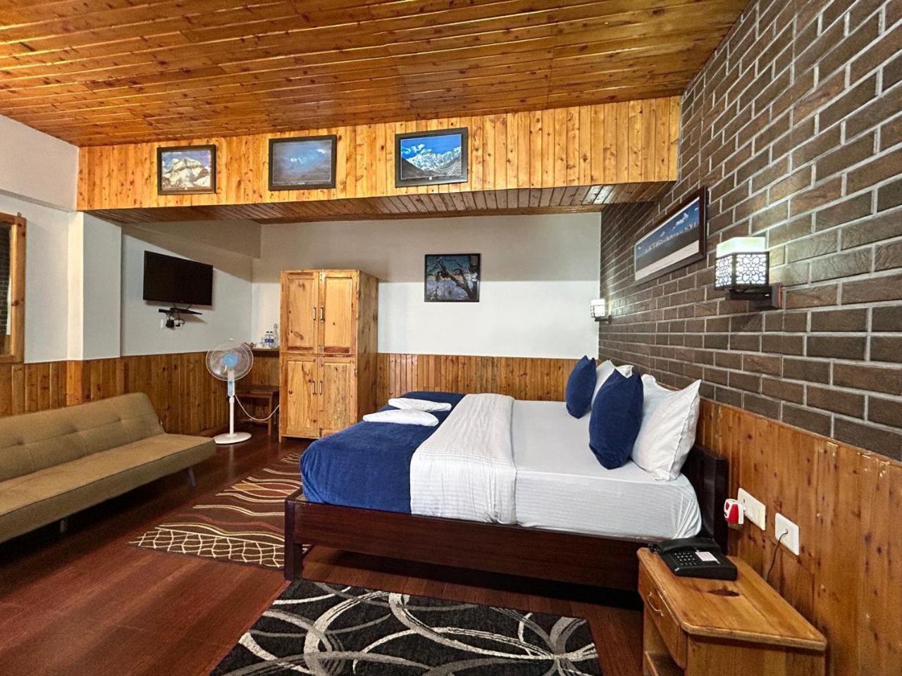 Kasar Himalaya Holiday Resort, Binsar Rd المورا المظهر الخارجي الصورة