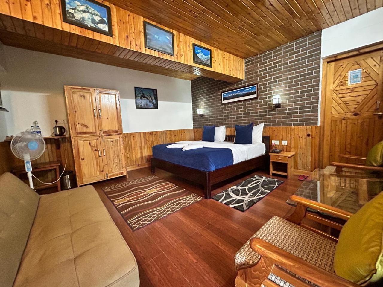 Kasar Himalaya Holiday Resort, Binsar Rd المورا المظهر الخارجي الصورة