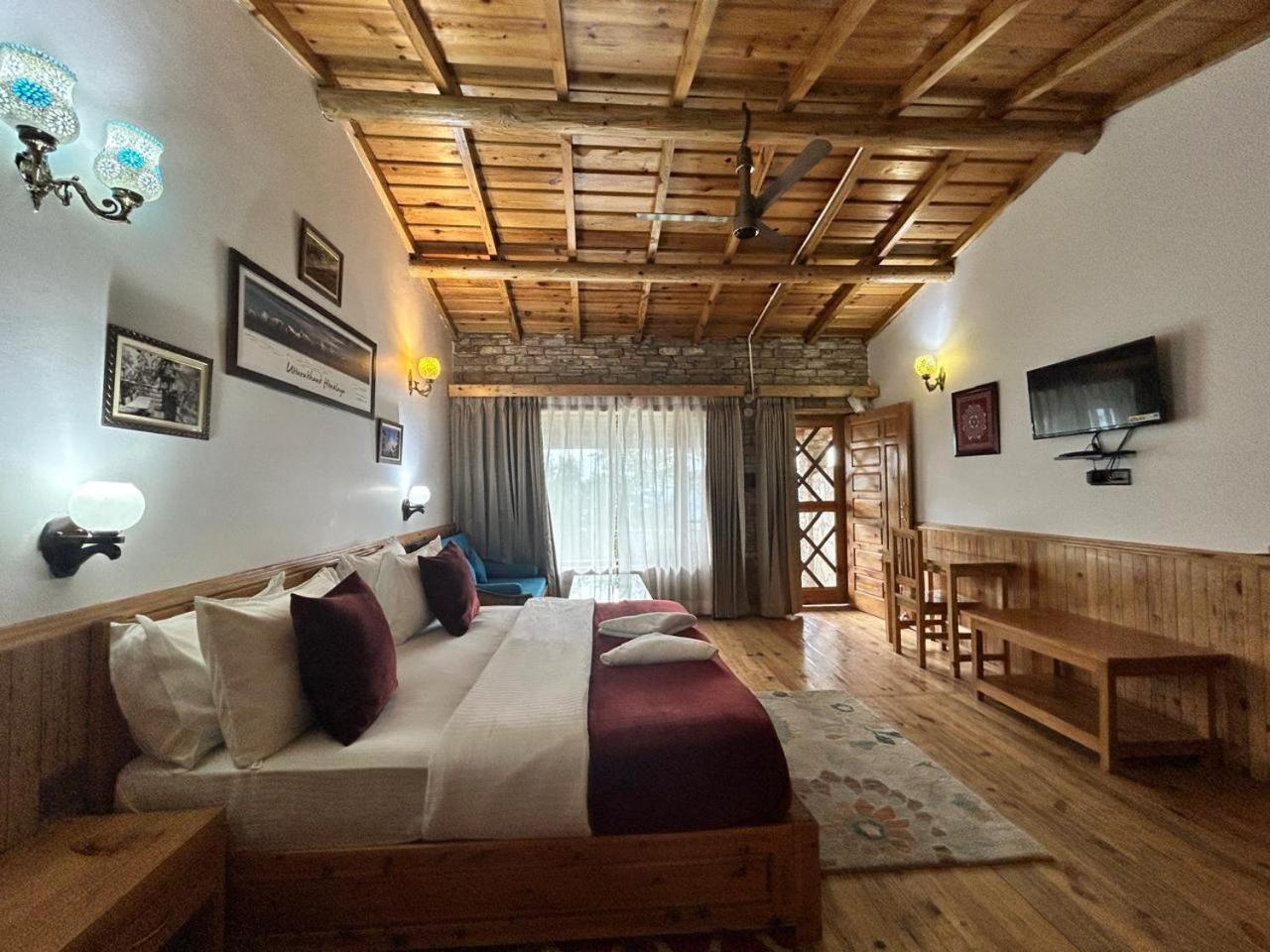 Kasar Himalaya Holiday Resort, Binsar Rd المورا المظهر الخارجي الصورة