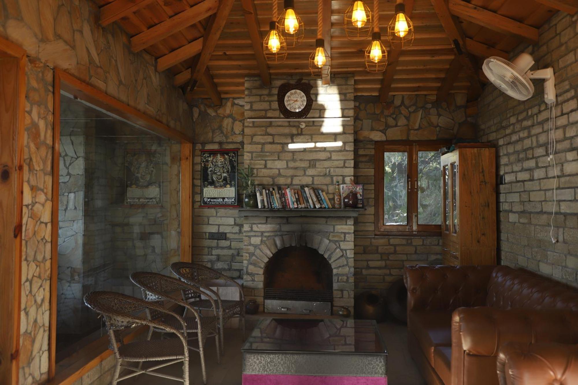 Kasar Himalaya Holiday Resort, Binsar Rd المورا المظهر الخارجي الصورة