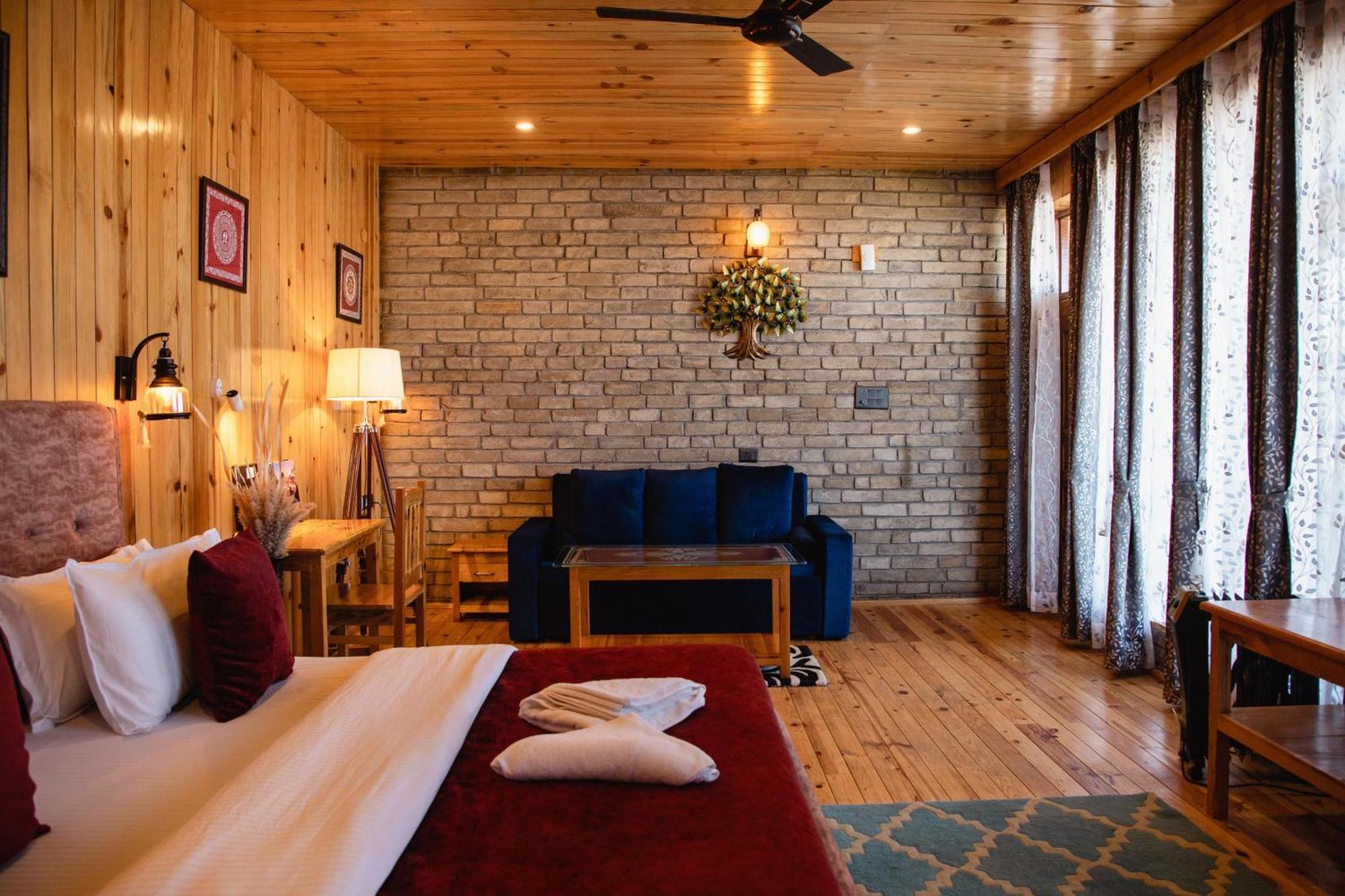 Kasar Himalaya Holiday Resort, Binsar Rd المورا المظهر الخارجي الصورة
