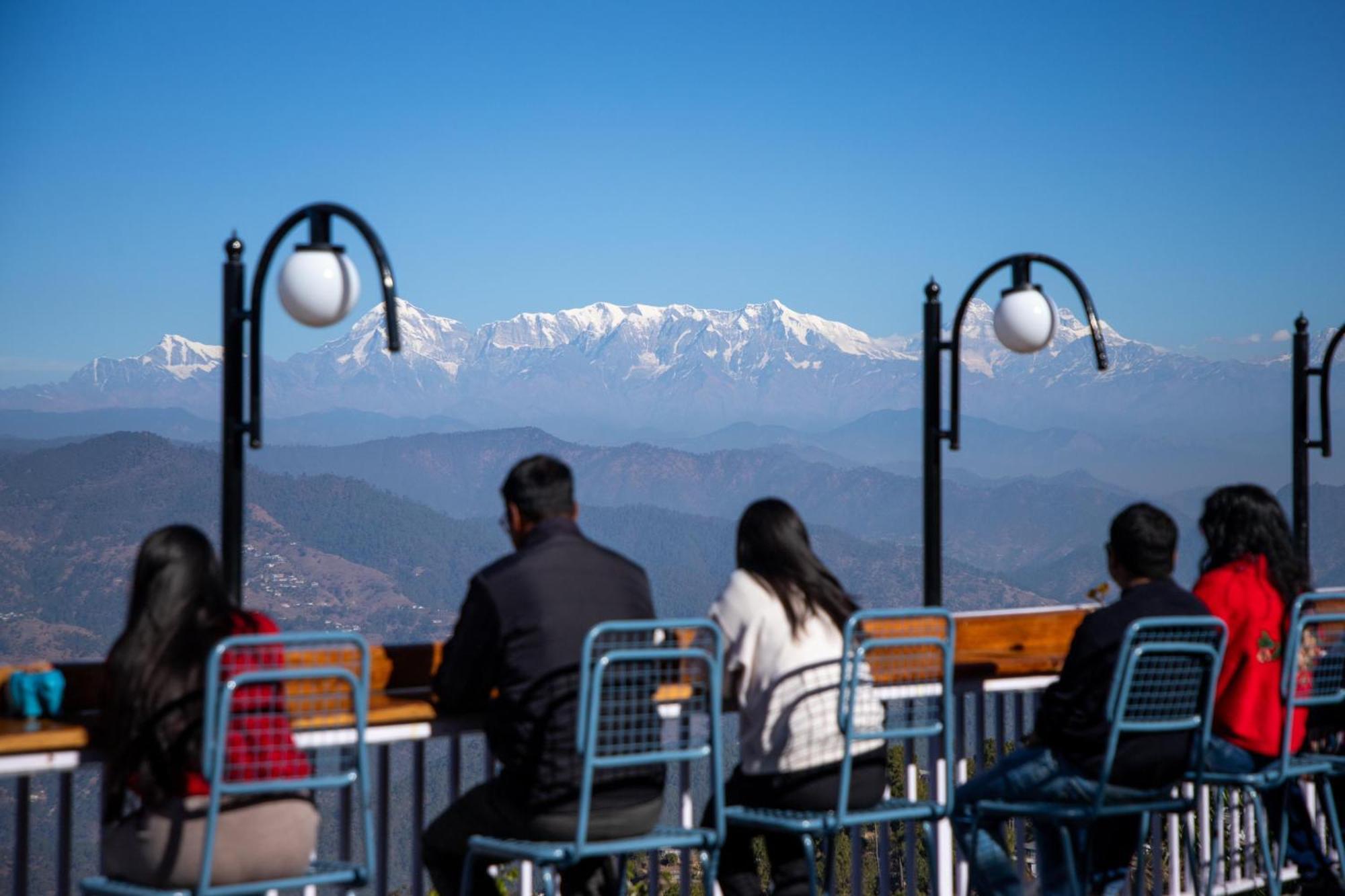 Kasar Himalaya Holiday Resort, Binsar Rd المورا المظهر الخارجي الصورة