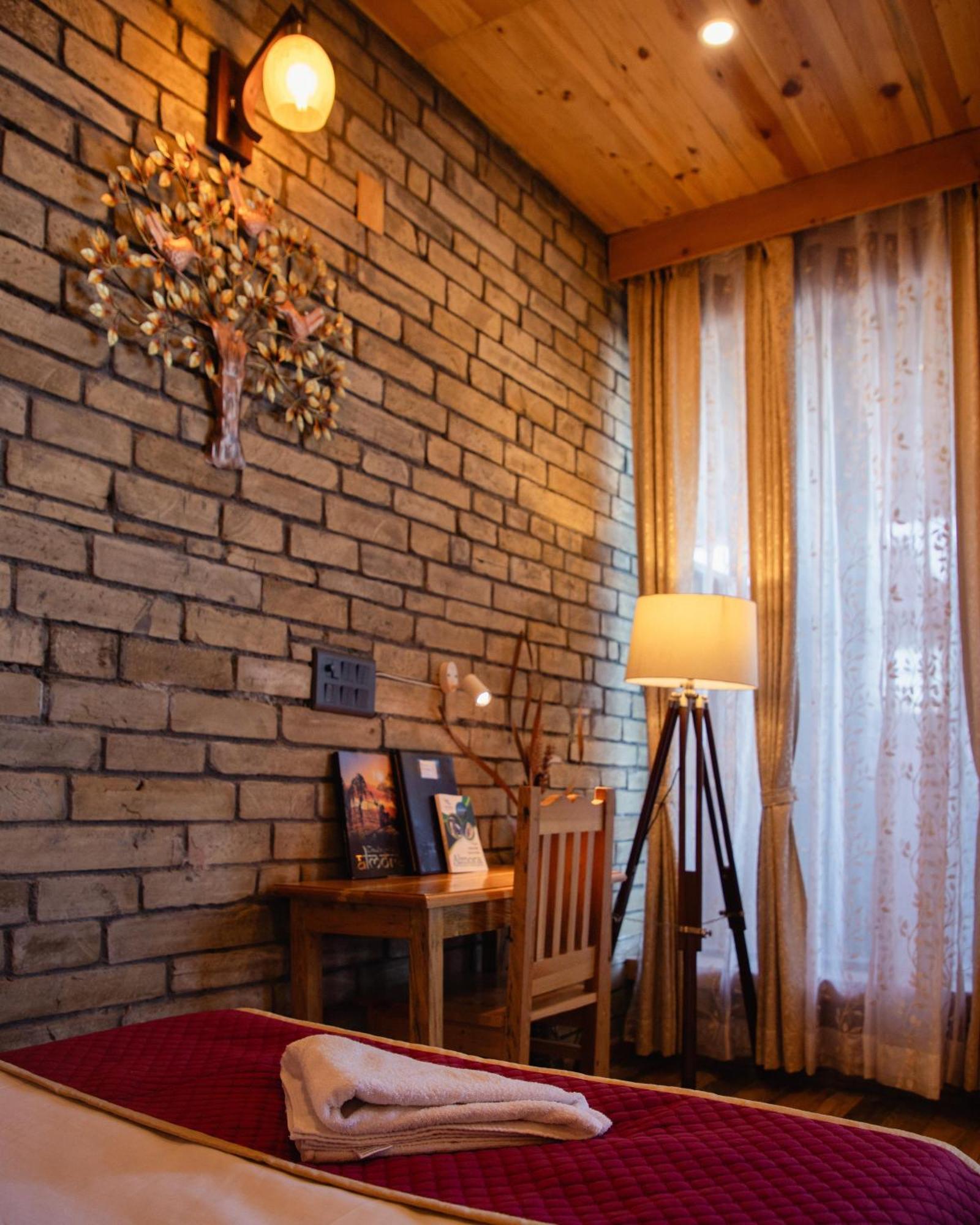 Kasar Himalaya Holiday Resort, Binsar Rd المورا المظهر الخارجي الصورة